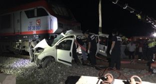 Uşak'ta hemzemin geçitte kaza: 2 ölü