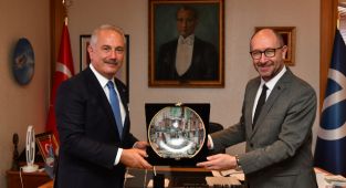 VakıfBank Genel Müdürü Üstünsalih'ten Eskişehir'e ziyaret