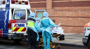 ABD'de Kovid-19 nedeniyle son 24 saatte 2 bin 435 kişi hayatını kaybetti