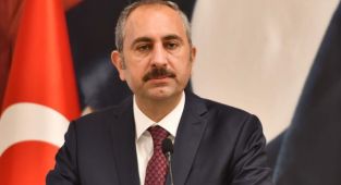 Adalet Bakanı Gül: Yargıyı yargıya bırakacak hukuk kültürünü hep beraber oluşturmalıyız