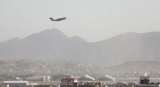 Afganistan'da NATO ile çalışan 500 Afgan ile aileleri tahliye edildi