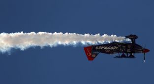 Akrobasi pilotları Eskişehir'de gösteri uçuşu yaptı