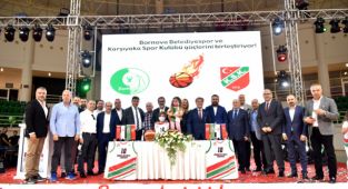 Bornova ve Karşıyaka’dan 3 sayılık imza