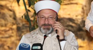 Cumhurbaşkanı Erdoğan, Diyanet İşleri Başkanlığının Diyarbakır'daki programında katılımcılara telefonla hitap etti