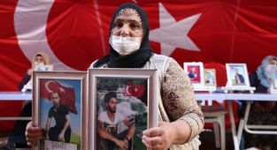 Diyarbakır annelerinden Çiftçi: Evladımın peşindeyim
