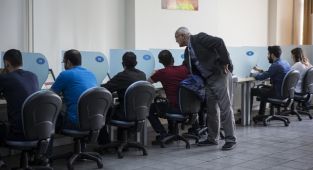 Ehliyet ve çeşitli kursların aşısız sınav görevlilerine PCR zorunluluğu