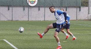Fenerbahçe'de Serdar Dursun takımla çalışmalara başladı