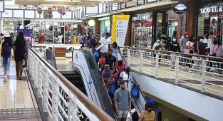 Güney Afrika'da Kovid-19 tedbirleri hafifletildi