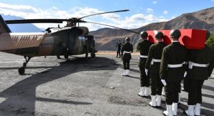 Hakkari'de şehit asker için tören düzenlendi
