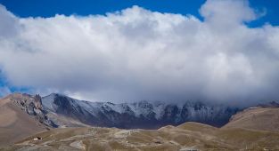 İç Anadolu'nun en yüksek dağı Erciyes'e kar yağdı