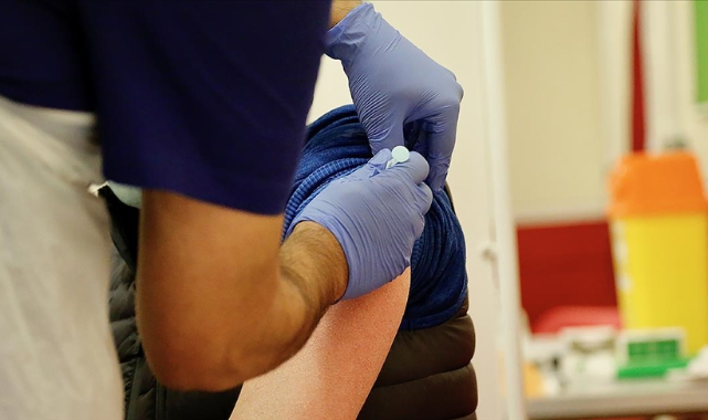 İngiltere'de Kovid-19'dan ölenlerin sadece yüzde 1,2'si çift doz aşı yaptıranlar