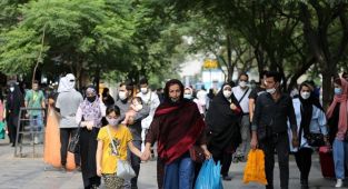 İran'da son 24 saatte 448 kişi Kovid-19'dan hayatını kaybetti