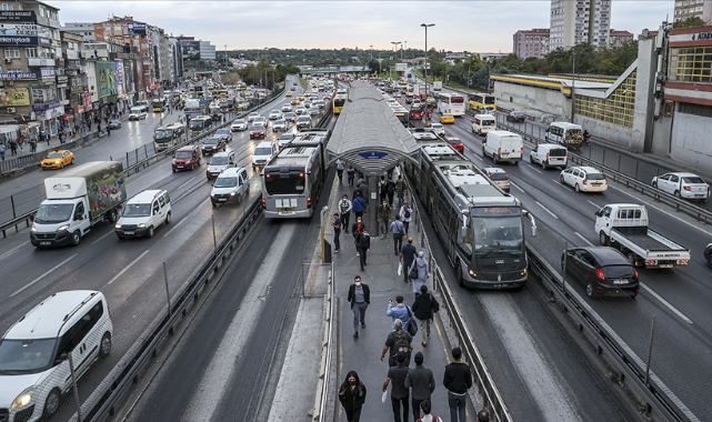 İstanbul'da sağanağın etkisiyle trafik yoğunluğu arttı