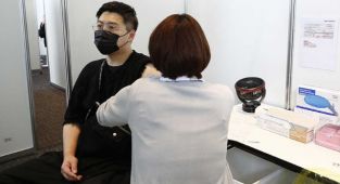 Japonya'dan Kovid-19 ve varyantlarına karşı 3. doz aşı kararı