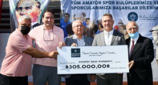 Karabağlar'da amatör spor kulüplerine coşkulu açılış