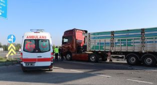 Kütahya'da tır ile öğrenci servisinin çarpışması sonucu 4 kişi yaralandı