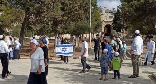 Mescid-i Aksa'ya baskın düzenleyen fanatik Yahudiler Harem-i Şerif’te İsrail bayrağı açtı