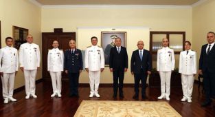 Milli Savunma Bakanı Akar 'Bahriyeliler'le bir araya geldi