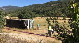 Muğla'da Ukraynalı turistleri taşıyan otobüs ile öğrenci servisi çarpıştı: 1 ölü, 35 yaralı