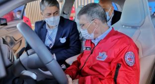 Nobel ödüllü Türk bilim insanı Sancar, TOGG'un direksiyonuna geçti