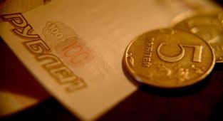 Rus rublesinin 2024'e kadar dolar karşısında zayıflaması bekleniyor