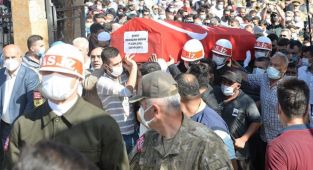 Şehitlerimiz toprağa verildi