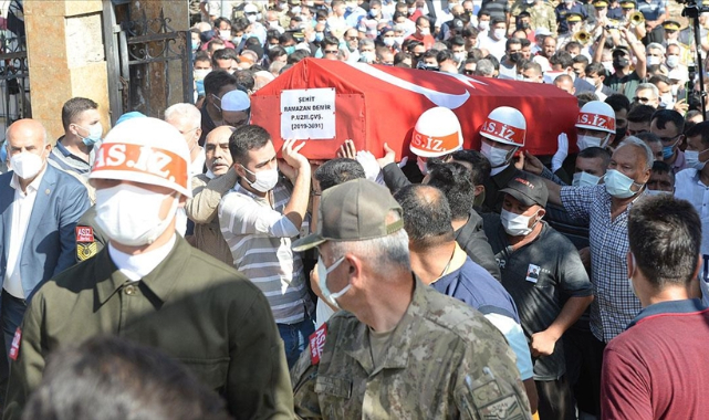 Şehitlerimiz toprağa verildi