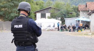 Sırbistan, Kosova ile sınır gerginliği konusunda NATO'nun tepkisini bekliyor