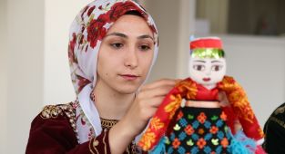 Sivas'ın tescilli 'Yenihan Bebekleri' geleneksel kültürü yaşatıyor