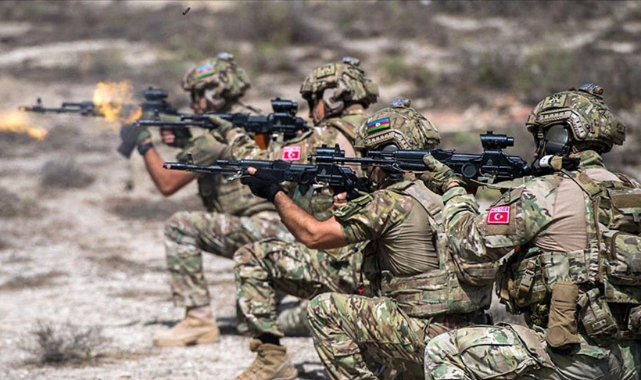 Türkiye ve Azerbaycan SAT komandolarının ortak tatbikatında temsili düşman hedefleri imha edildi