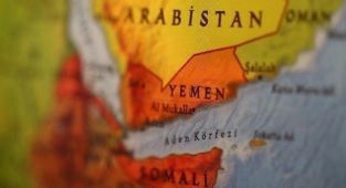 Yemen Başbakanı 6 ay sonra ilk kez geçici başkent Aden'e geldi