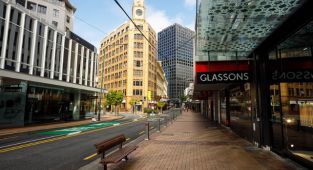 Yeni Zelanda'daki Kovid-19 yasaklarının süresi yeniden uzatıldı