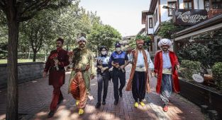 Zabıtadan nostaljik kıyafetlerle 'tarihi' denetim