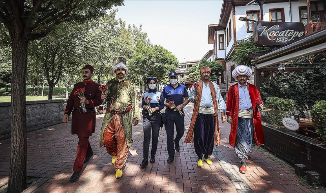 Zabıtadan nostaljik kıyafetlerle 'tarihi' denetim