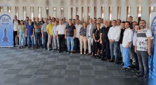 BİLİŞİM SEKTÖRÜ TEMSİLCİLERİ İZMİR'E HİZMET İÇİN BİR ARAYA GELDİ...