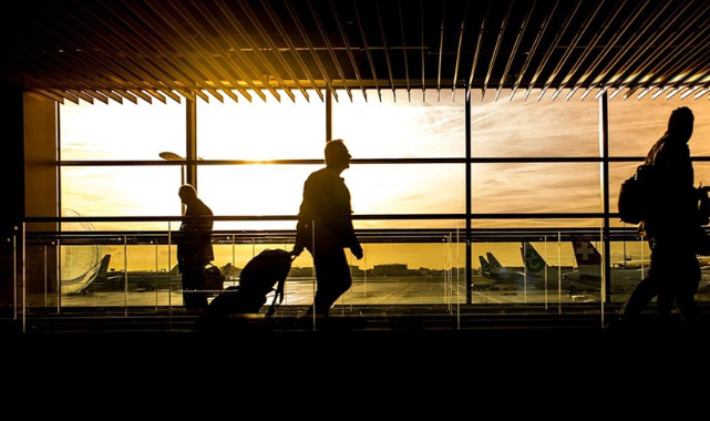 ABD, tüm kara ve hava sınırlarını, tam aşılı yabancı ülke vatandaşlarına açacağını duyurdu