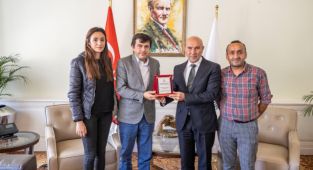 Başkan Soyer Bucalı apartman görevlilerini ağırladı 