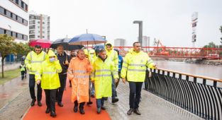 Başkan Soyer’den yağmur altında İZSU mesaisi