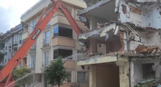 Binaların yıkım işlerini düzenleyen yönetmelik Resmi Gazete'de yayımlandı