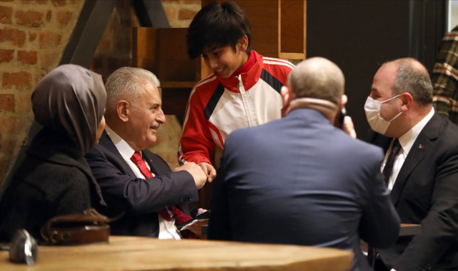 Binali Yıldırım ve Mustafa Varank, İstiklal Caddesi'nde vatandaşlarla sohbet etti