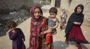 BM'den Afgan mültecilerin bulunduğu ülkelere 