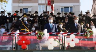 Bornova’da 29 Ekim coşkuyla kutlandı