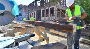 Carfi Konağı yeniden ayağa kalkıyor