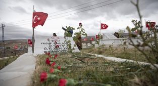 Eli kanlı PKK'nın katlettiği 33 Yavi şehidi, katliamın 28. yılında anıldı