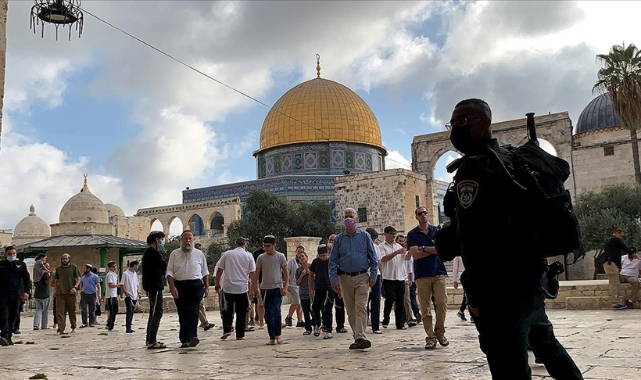 Fanatik Yahudilerden Mescid-i Aksa'ya baskın