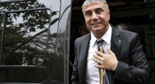 Firari olarak aranan Sedat Peker hakkında tutuklama kararı çıkarıldı