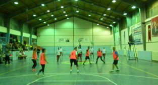 Foçada kurumlararası cumhuriyet kupası voleybol turnuvası başladı