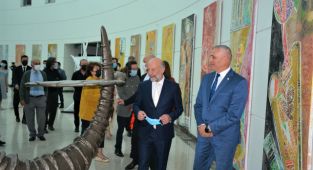 Geleceğin Ortamı ve Karma Heykel sergileri açıldı