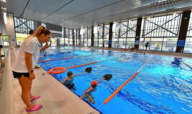 Geleceğin yüzücüleri Havuz İzmir’de yetişiyor