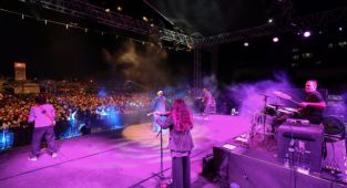 Gripin Buca’da müzikseverlerle buluştu